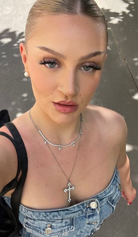 Michelle Knaub model best picture