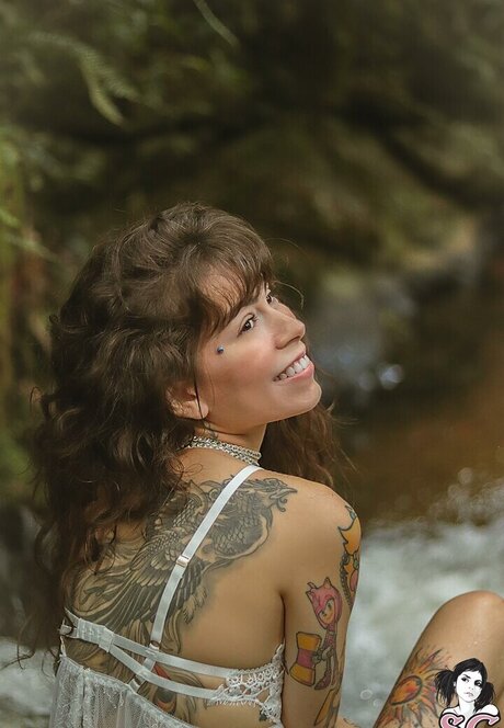 Dinhasun pretty actress pics