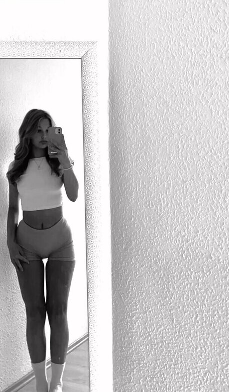 _marie lbs erotic actress pic