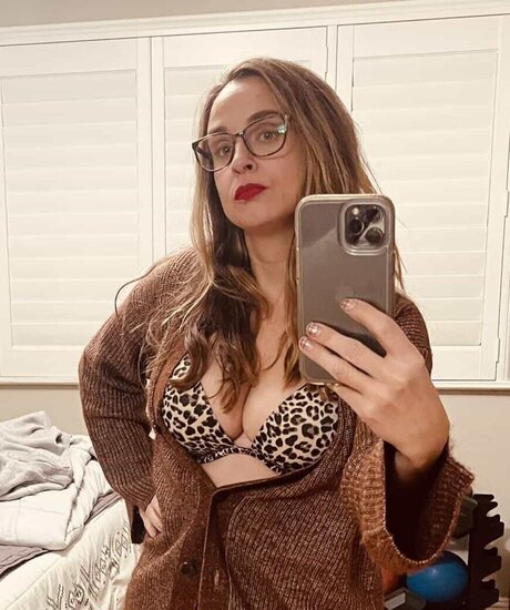 BellaSuede erotic model gallery