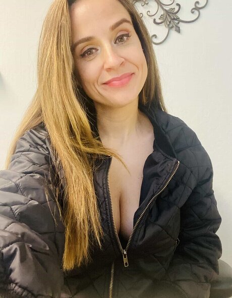 BellaSuede model erotic pic