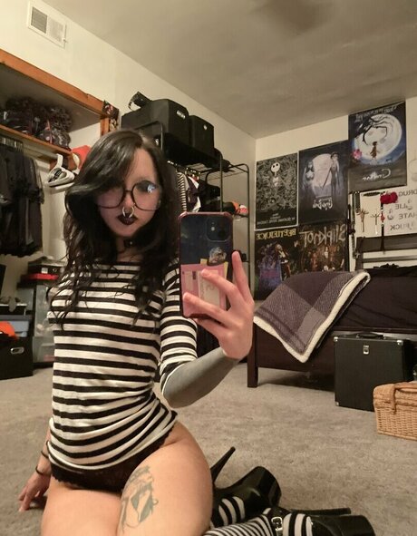 Wuvmia nudes model galleries