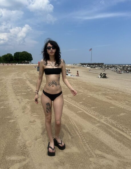 Wuvmia hot actress image