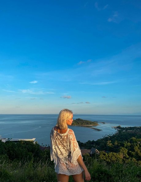 hollymoonvvip model pornographic photos