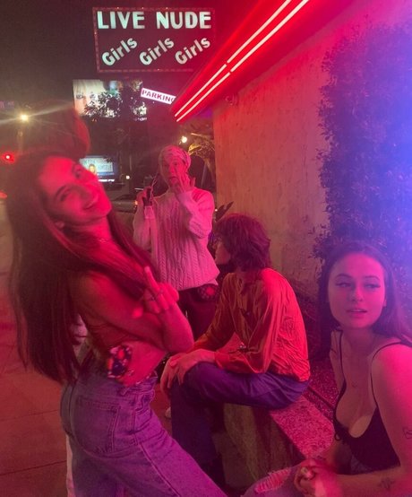 Emma Trotta nude model pics