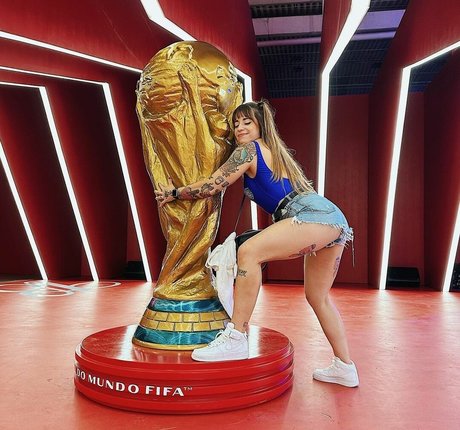 Mariana Graciolli model nude pic