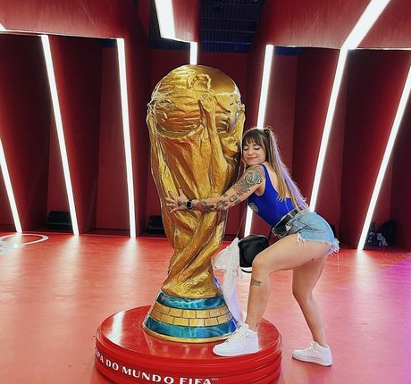 Mariana Graciolli beautiful model image