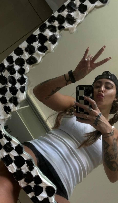 Amy Reis model top picture