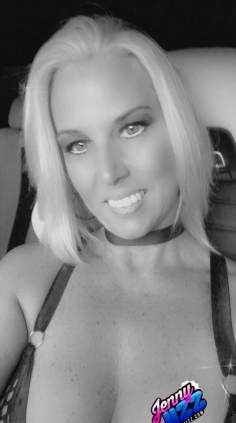 jennyjizzxxx adult model image