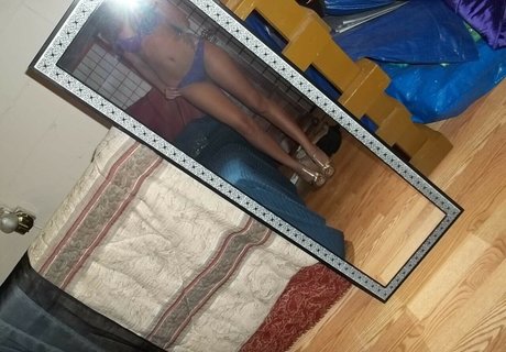 Ava Glam Model hd model img