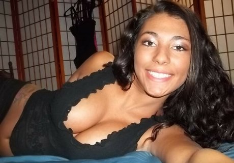 Ava Glam Model nude actress pics