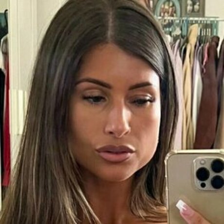 Jessiie Hirst star erotic pic