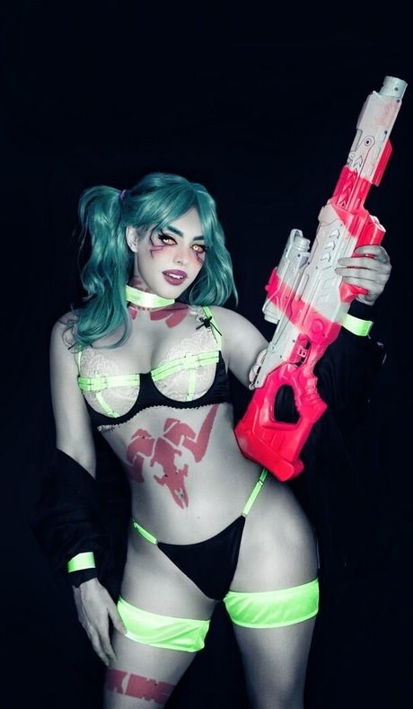 Kirsten Ria pretty star pictures