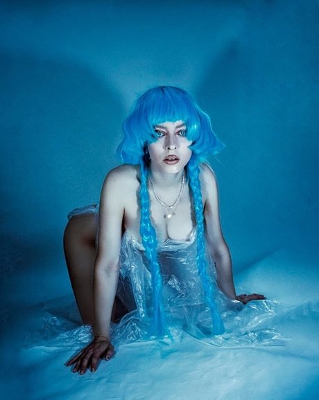 Kirsten Ria model top photo