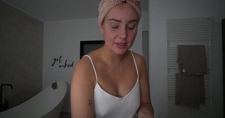 naked milf onlyfans sexy naked photo