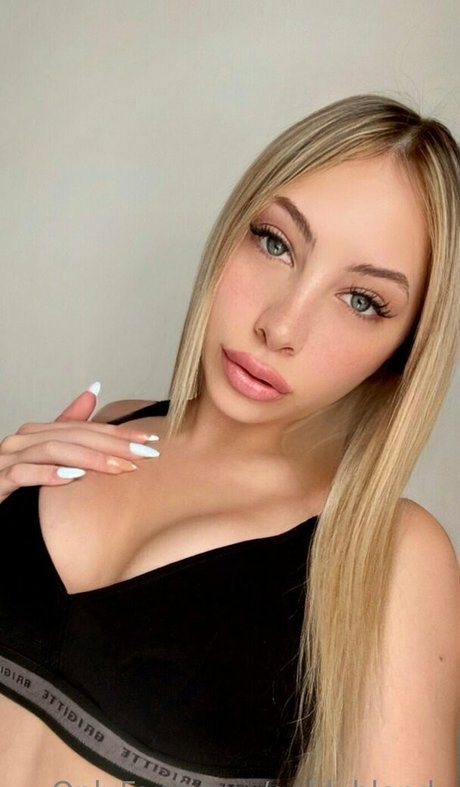 goldyblondy pornographic model photos