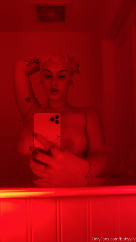 BabyyLiv pornstar pics