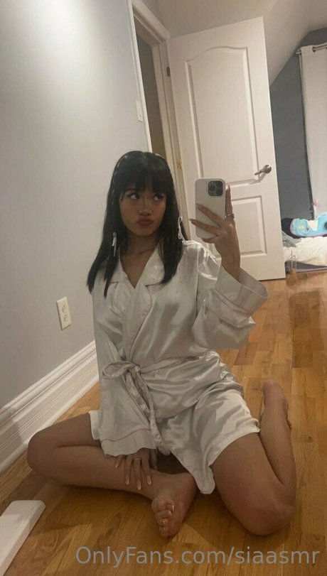 Sia ASMR naked model photos