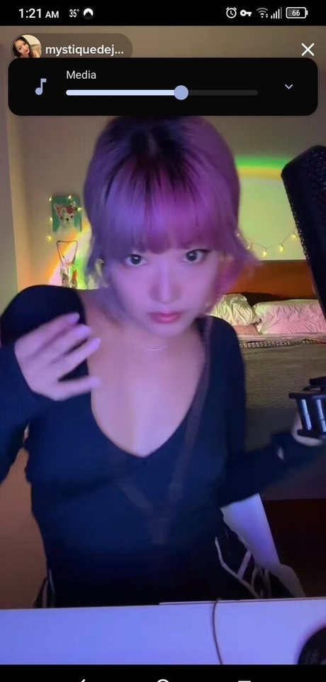 Mystiquede sexy pornstar pic