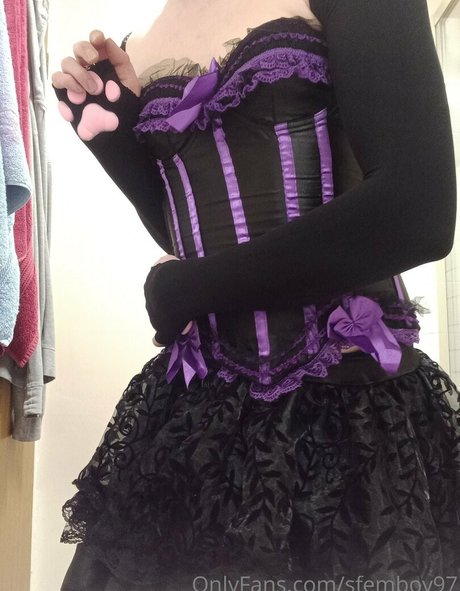 squat onlyfans adult image