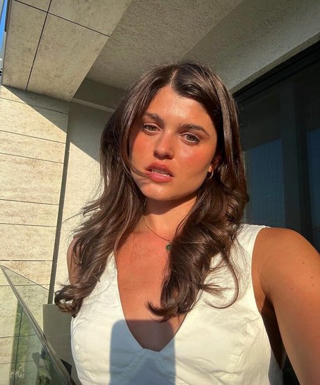 livefitelle model erotic image