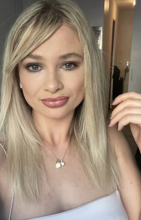 curvy shemale onlyfans free nude pics