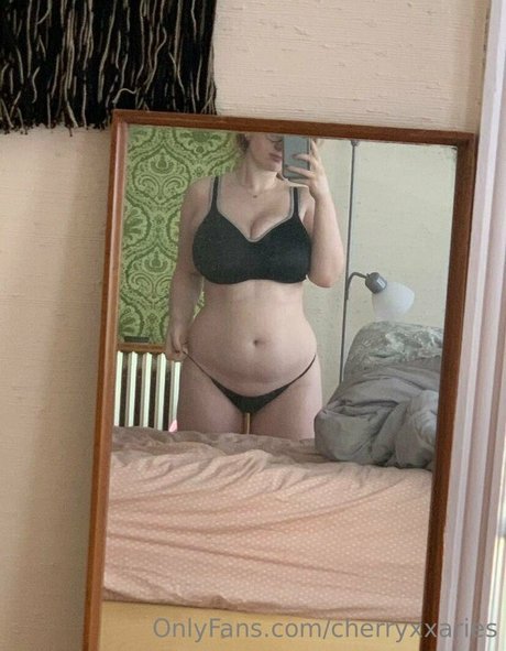 cherryxxaries porn model images