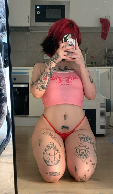 elfsandi exclusive pornstar photo