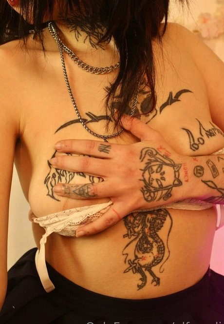 elfsandi naked model gallery