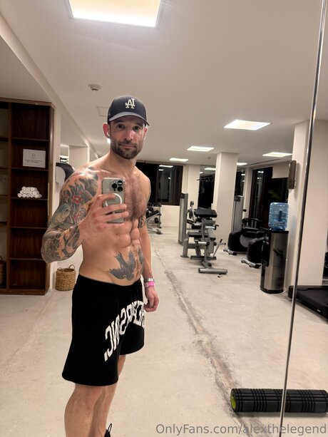 tanned onlyfans nude photos