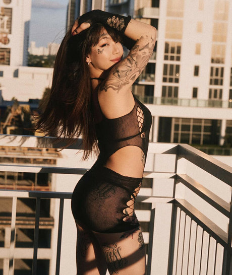 Sarah Lo nudes star image