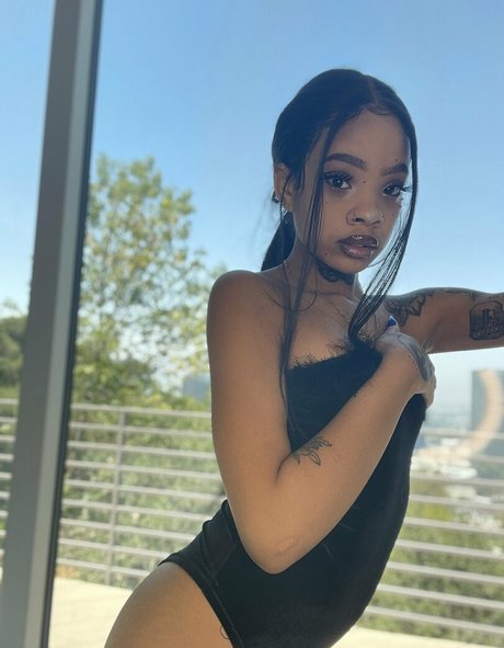 shemale fucks girl onlyfans pornographic picture