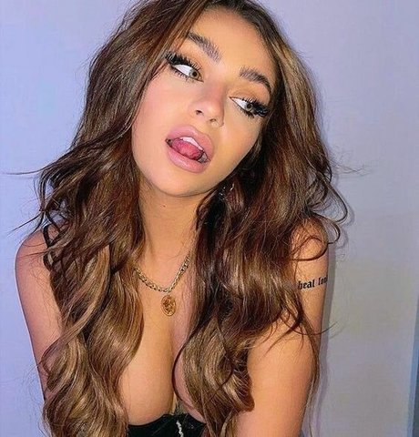 Andrea Russett star adult pics