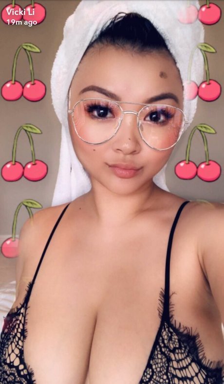 Vickibaybeee nude model images