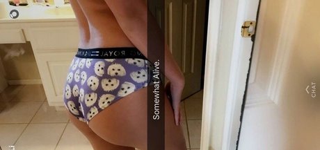 Vickibaybeee model top images