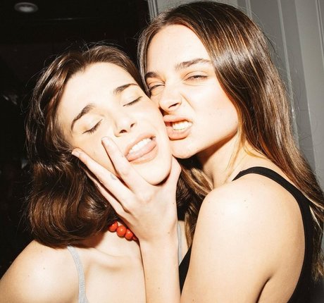 Charlotte Lawrence model nudes photo