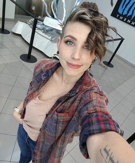 asian influencer onlyfans sexy pic