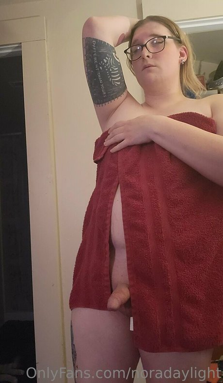 noradaylight naked actress images