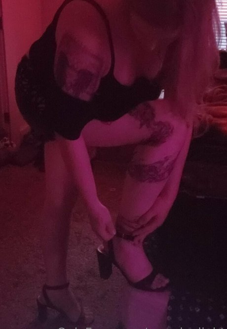 noradaylight model naked pics