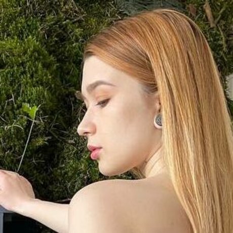 Friderayk model nude pics