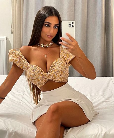 Eva Savagiou beautiful actress images