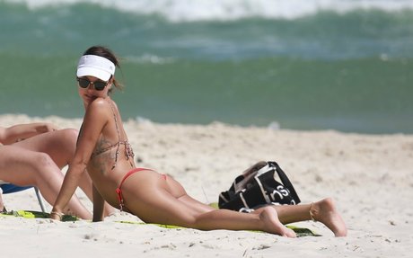 Isis Valverde hot model images