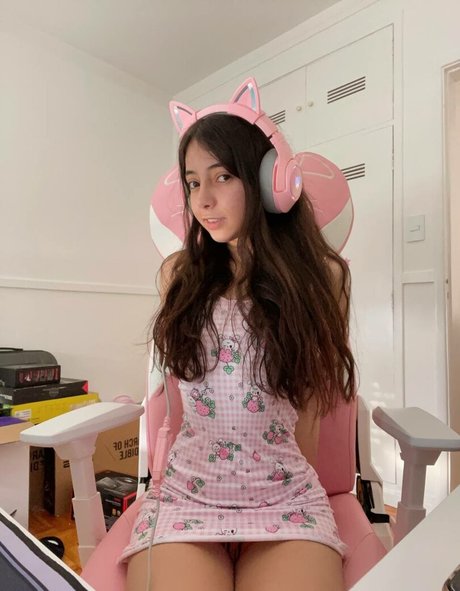 Caroline Lopes sexy actress picture