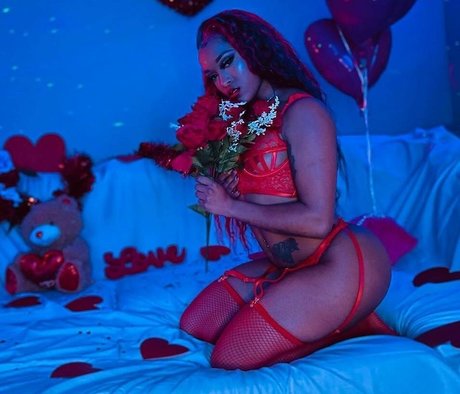 Kiera Hogan model pretty img