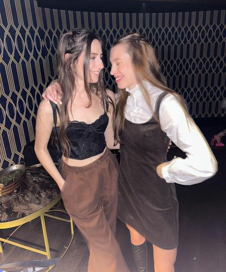 Doddleoddle model hot photos