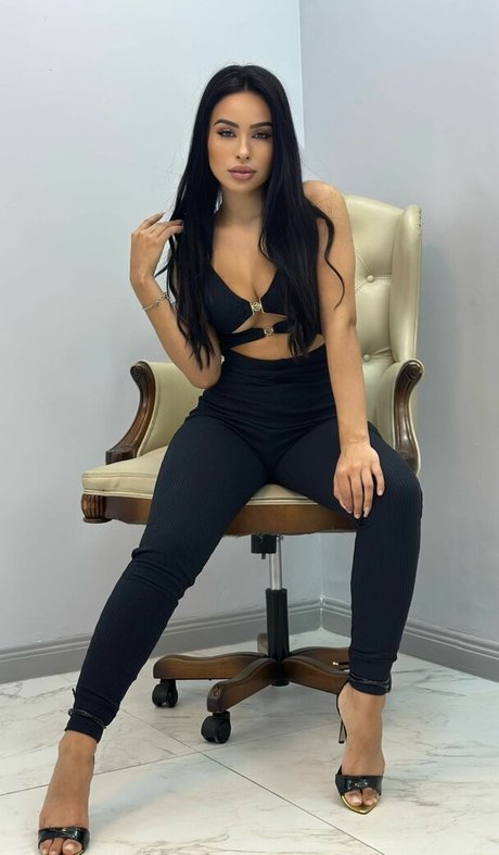 Larissa Nunes art star image