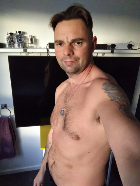 Lewis Elliott xxx model picture