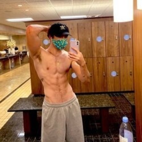 leo west_ model top image