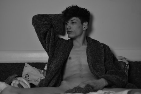 Leon Horvath naked actress photo