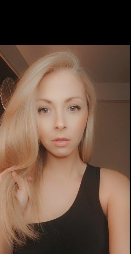 Leigh Anne model art photo